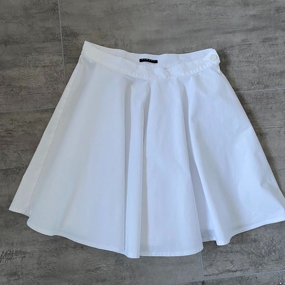 Sisley Dresses & Skirts - SISLEY made in Italy white 100% Cotton skirt Size S